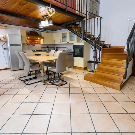 Emerald River Apartment *