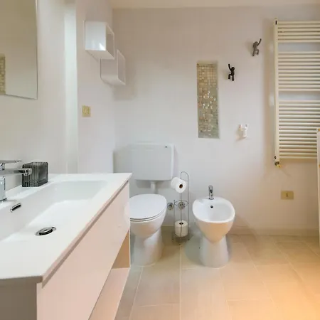 Emerald River Apartment *