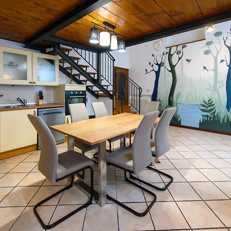 Emerald River Apartment *